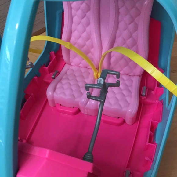Barbie Helicopter and Dolls - Picture 9 of 10